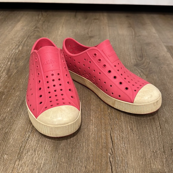 Pink Youth Size 3 Native slip on water shoes. - Picture 2 of 6